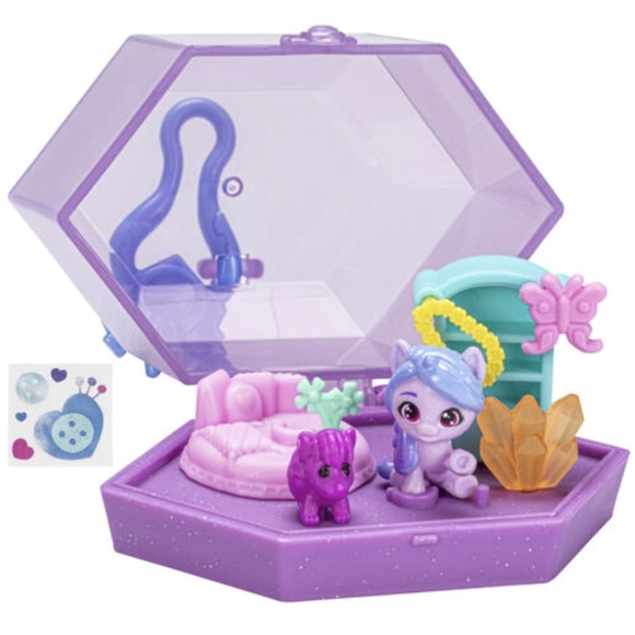My Little Pony MINI Izzy Moonbow Crystal Keychain World Magic Portable Playset - Picture 8 of 9